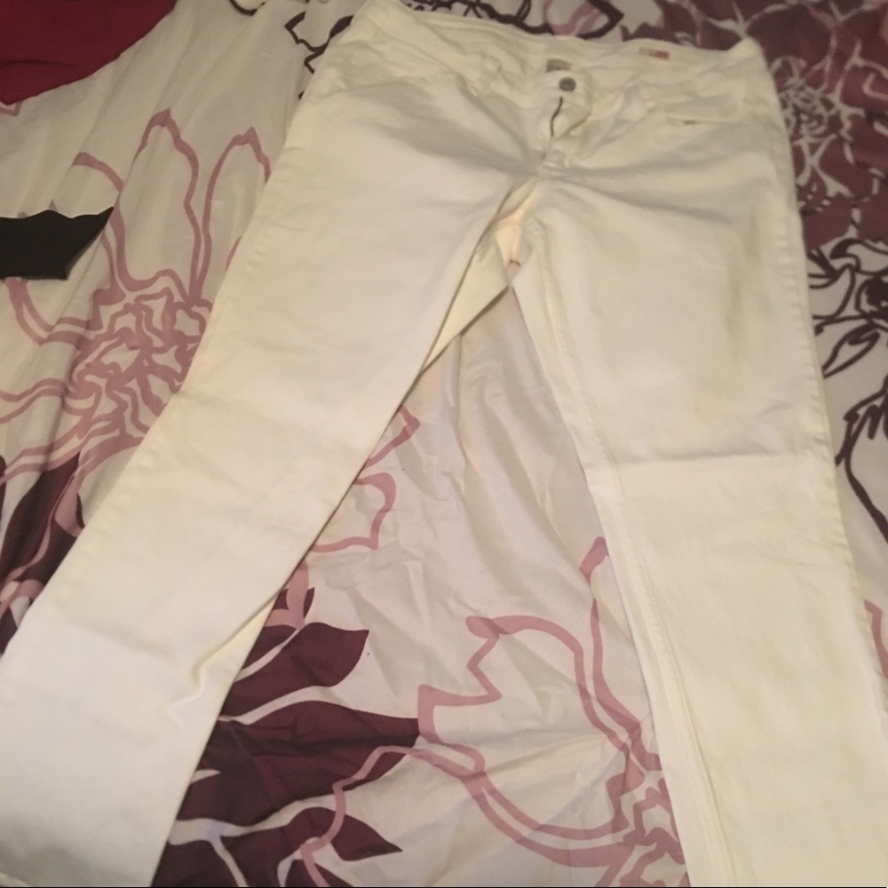 Junior’s white Jeans